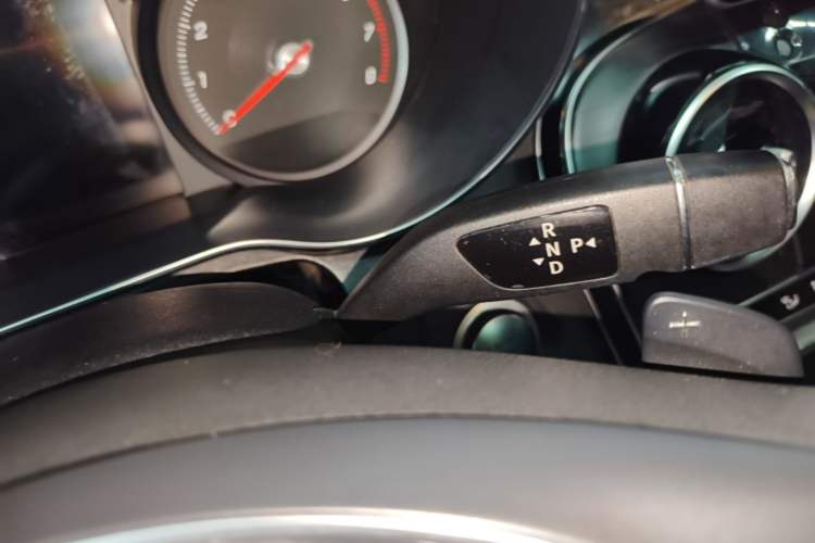 Used Mercedes-Benz C-Class 2017 Facelift C 200 L Sport Edition Gear Lever