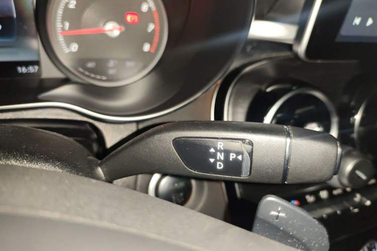 Used Mercedes-Benz C-Class 2017 Facelift C 200 L Sport Edition Gear Lever