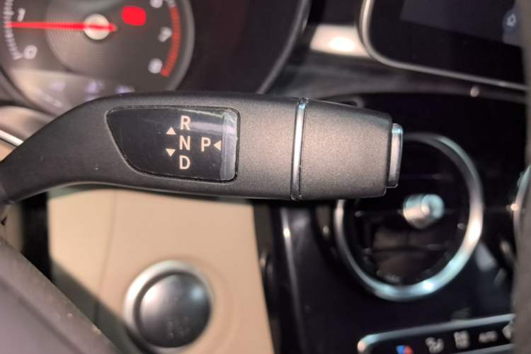 Used Mercedes-Benz C-Class 2017 Revised C 180 L Dynamic Sports Edition Gear Lever