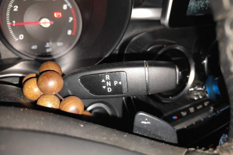 Used Mercedes-Benz C-Class 2017 Facelift C 200 L Sport Edition Gear Lever