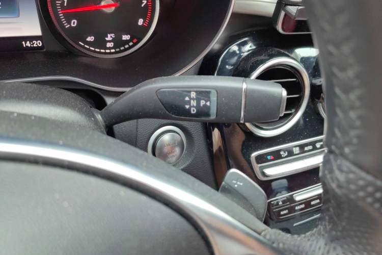 Used Mercedes-Benz C-Class 2017 Restyled C 200 Sport Edition Gear Lever