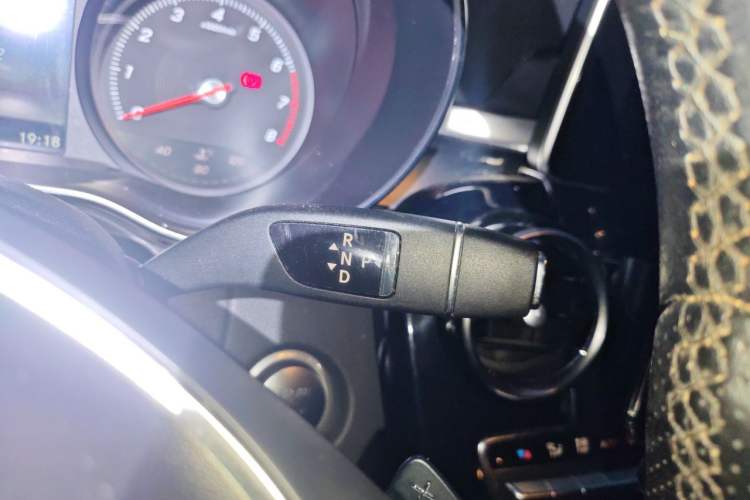 Used Mercedes-Benz C-Class 2017 Revised C 180 L Dynamic Sports Edition Gear Lever