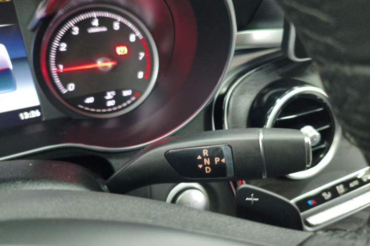 Used Mercedes-Benz C-Class 2017 Facelift C 200 L Sport Edition Gear Lever