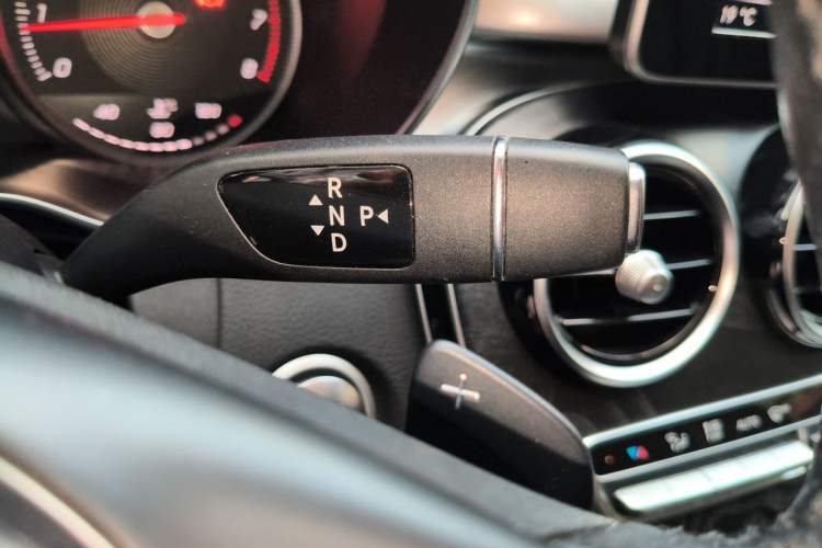 Used Mercedes-Benz C-Class 2017 Facelift C 200 L Sport Edition Gear Lever