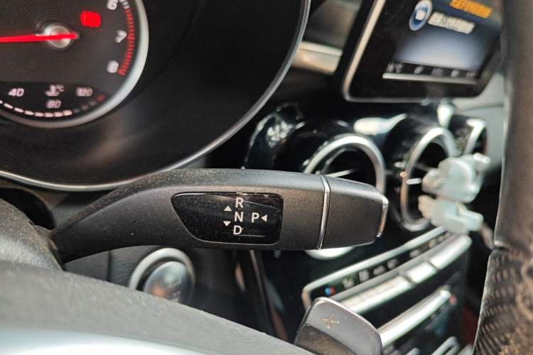 Used Mercedes-Benz C-Class 2017 Restyled C 200 Sport Edition Gear Lever