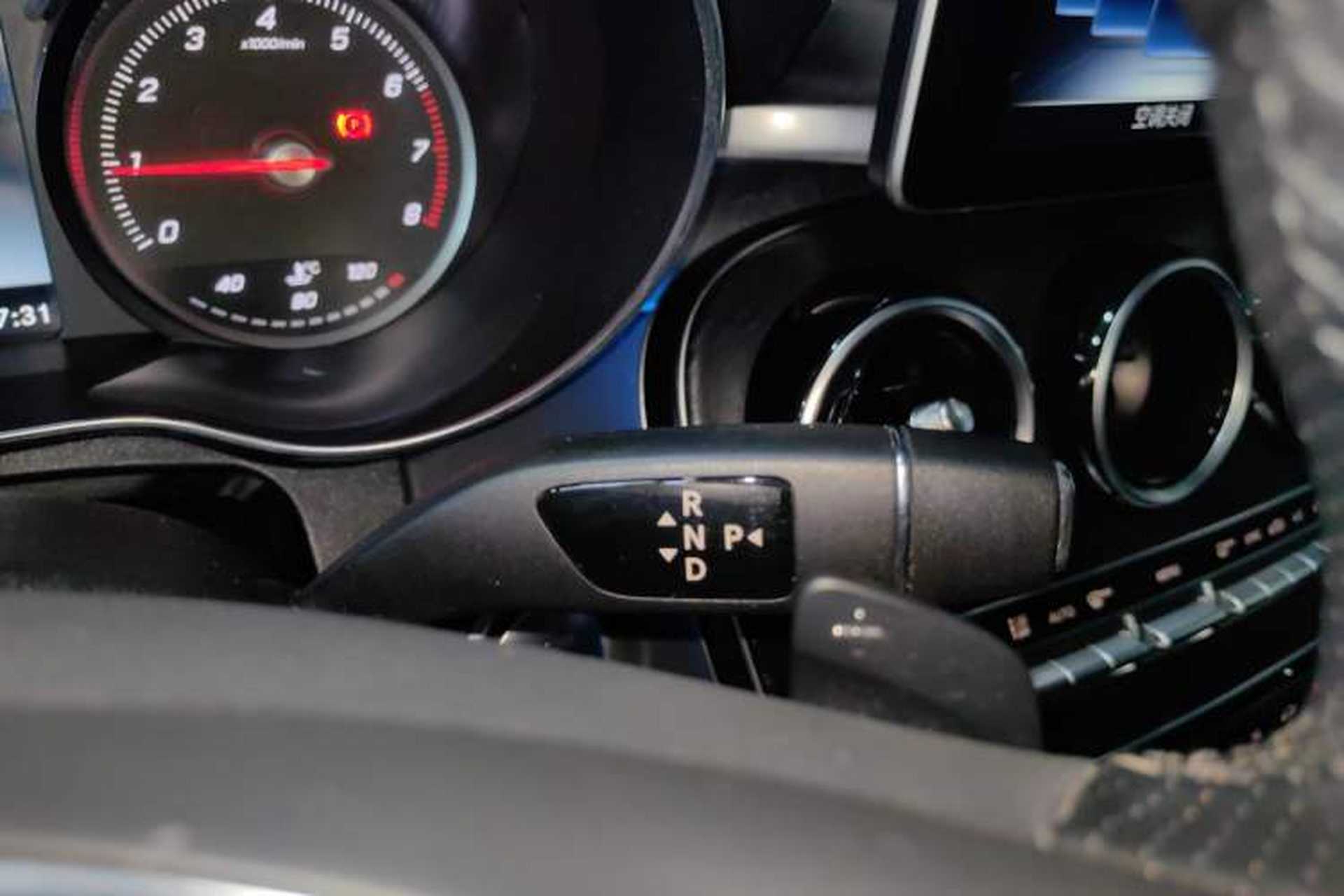 Used Mercedes-Benz C-Class 2017 Facelift C 200 L Sport Edition Gear Lever