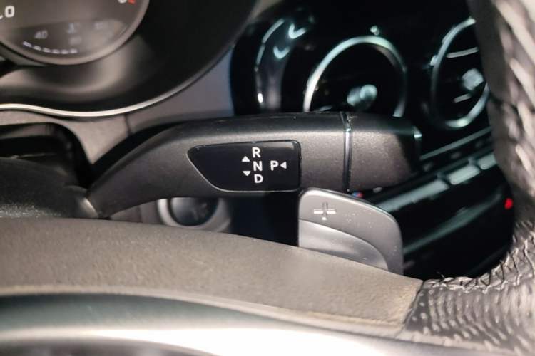 Used Mercedes-Benz C-Class 2017 Restyled C 200 Sport Edition Gear Lever