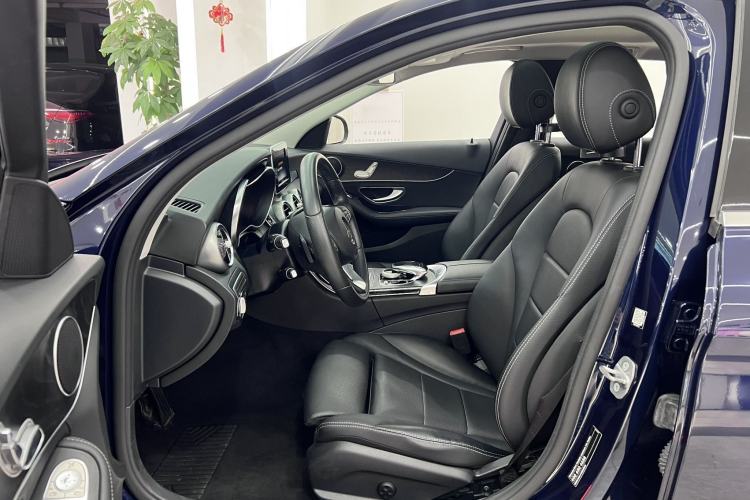 Used Mercedes-Benz C-Class 2017 Facelift C 180 Estate Interior 1