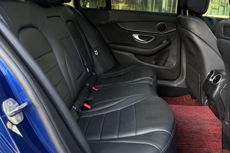 Used Mercedes-Benz C-Class 2017 Facelift C 200 L Sport Edition Interior 10