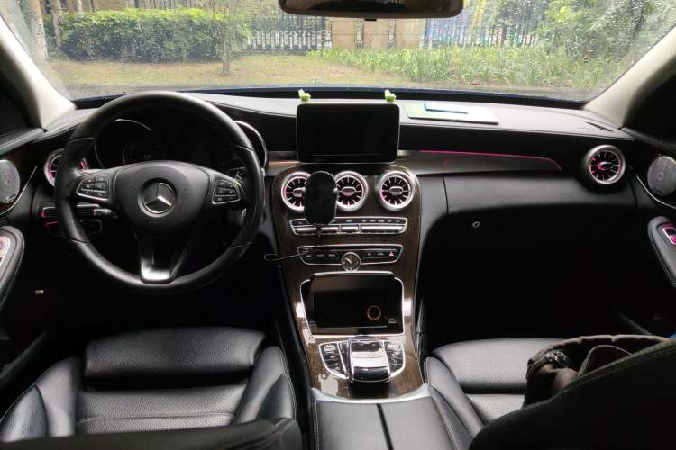 Used Mercedes-Benz C-Class 2017 Facelift C 200 L Interior 2