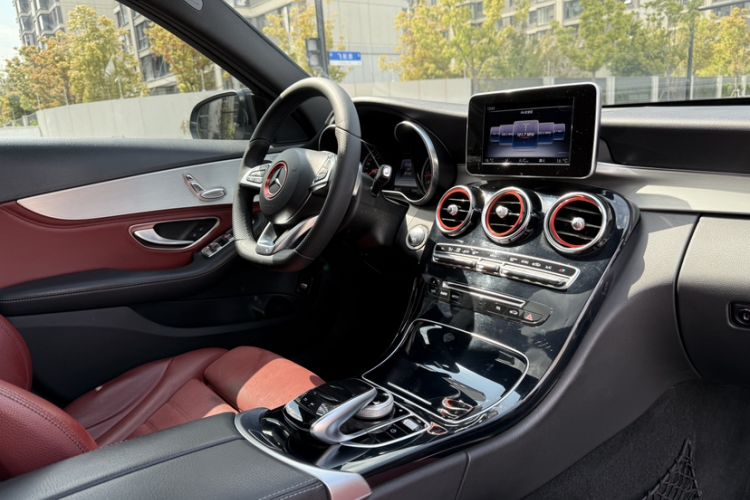 Used Mercedes-Benz C-Class 2017 Restyled C 200 Sport Edition Interior 4