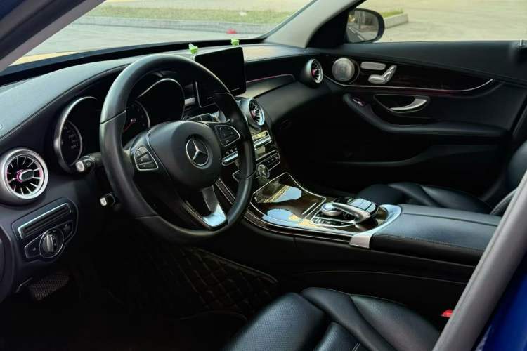Used Mercedes-Benz C-Class 2017 Facelift C 200 L Interior 5