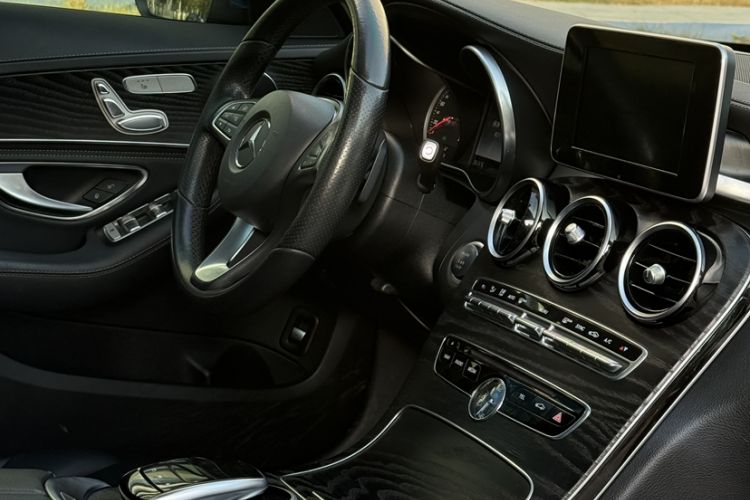 Used Mercedes-Benz C-Class 2017 Facelift C 200 L Sport Edition Interior 5