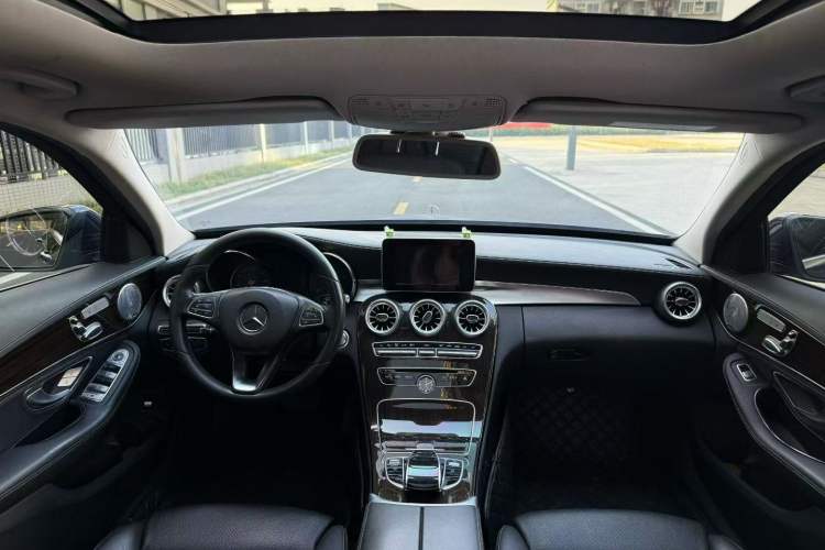 Used Mercedes-Benz C-Class 2017 Facelift C 200 L Interior 6