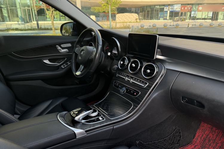 Used Mercedes-Benz C-Class 2017 Facelift C 200 L Sport Edition Interior 6