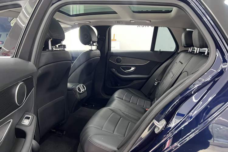 Used Mercedes-Benz C-Class 2017 Facelift C 180 Estate Interior 7