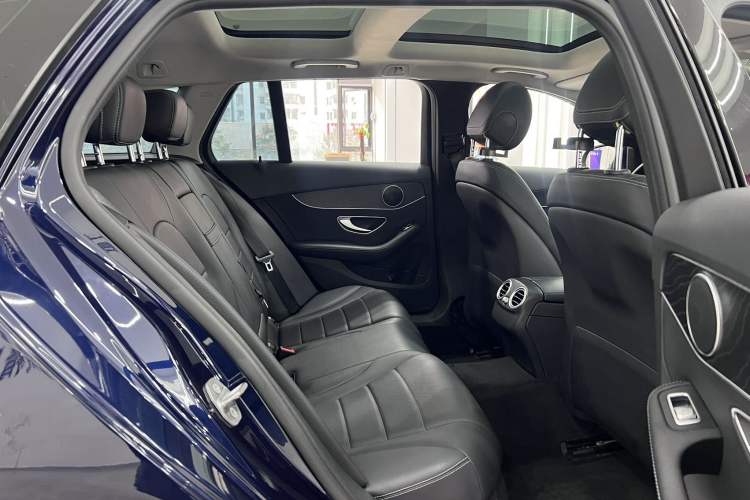 Used Mercedes-Benz C-Class 2017 Facelift C 180 Estate Interior 9