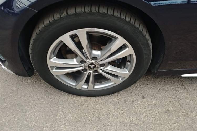 Used Mercedes-Benz C-Class 2017 Facelift C 200 L Sport Edition Left Front Wheel Hub