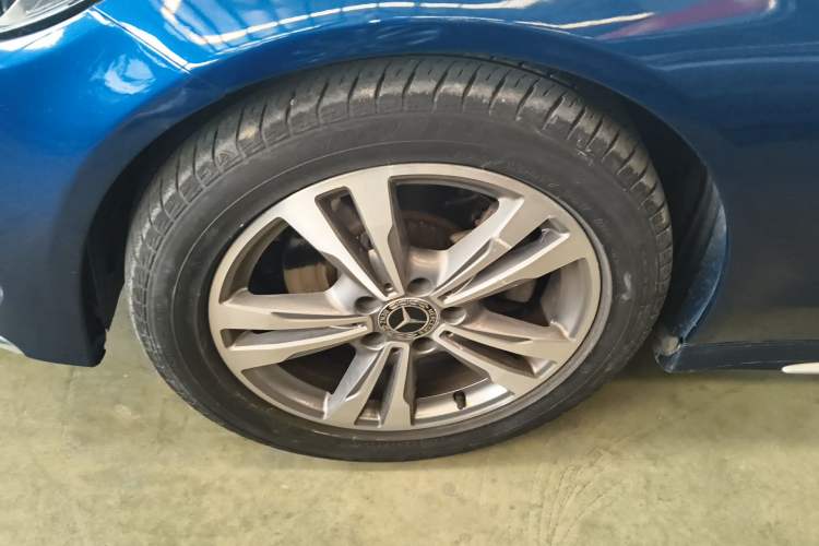 Used Mercedes-Benz C-Class 2017 Facelift C 200 L Sport Edition Left Front Wheel Hub