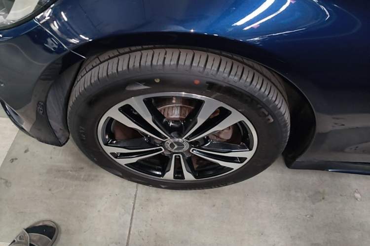 Used Mercedes-Benz C-Class 2017 Restyled C 200 Sport Edition Left Front Wheel Hub