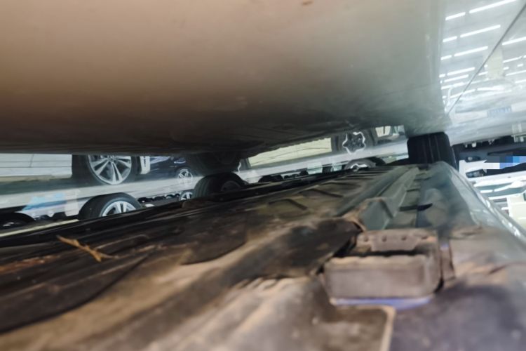 Used Mercedes-Benz C-Class 2017 Facelift C 200 L Sport Edition Left Side Sill