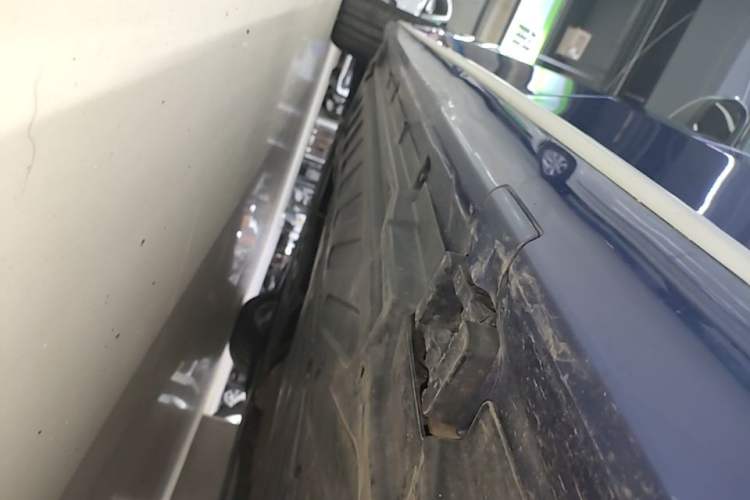Used Mercedes-Benz C-Class 2017 Facelift C 200 L Sport Edition Left Side Sill