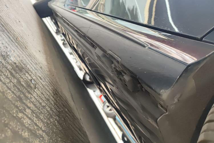 Used Mercedes-Benz C-Class 2017 C 200 station wagon Left Side Sill