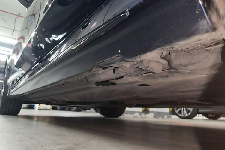 Used Mercedes-Benz C-Class 2017 Restyled C 200 Sport Edition Left Side Sill