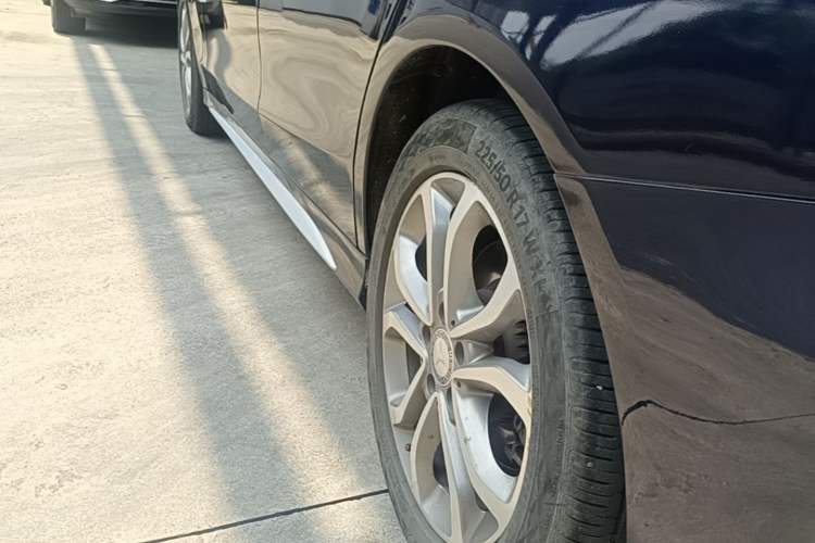Used Mercedes-Benz C-Class 2017 C 180 L Sport Edition Left Side Sill