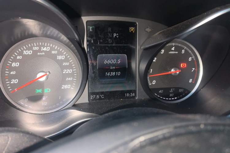 Used Mercedes-Benz C-Class 2017 Facelift C 200 L Sport Edition Odometer Close Up