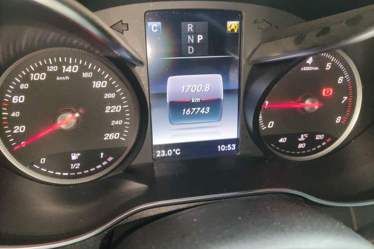 Used Mercedes-Benz C-Class 2017 Facelift C 200 L Odometer Close Up