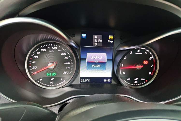 Used Mercedes-Benz C-Class 2017 C 180 L Sport Edition Odometer Close Up