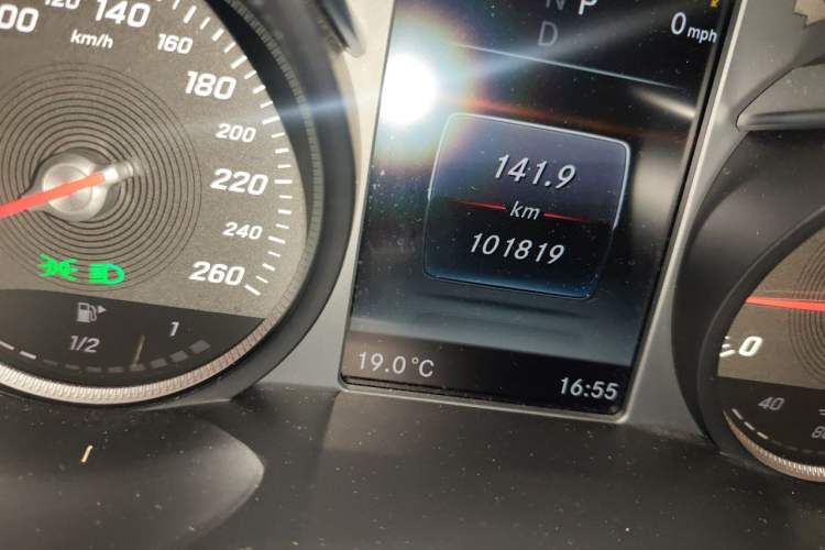 Used Mercedes-Benz C-Class 2017 Facelift C 200 L Sport Edition Odometer Close Up