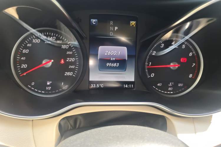 Used Mercedes-Benz C-Class 2017 Facelift C 200 L Sport Edition Odometer Close Up