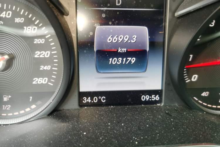 Used Mercedes-Benz C-Class 2017 C 200 L Sport Edition Odometer Close Up