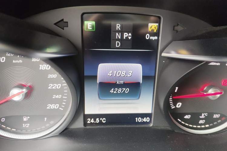 Used Mercedes-Benz C-Class 2017 C 200 L Sport Edition Odometer Close Up