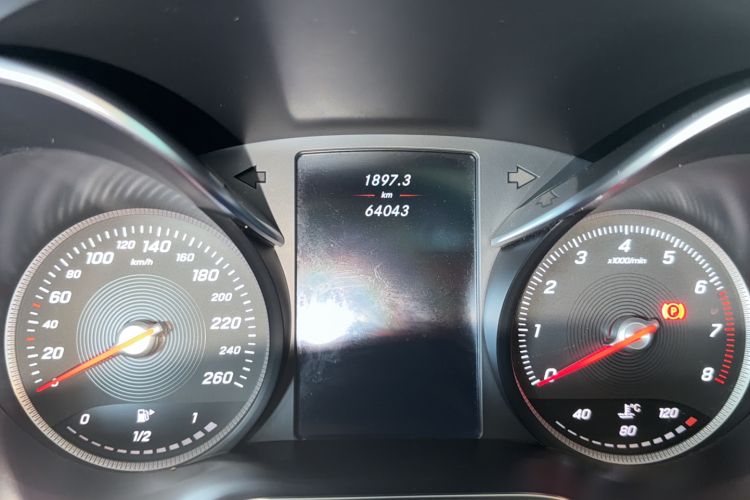 Used Mercedes-Benz C-Class 2017 Facelift C 200 L Sport Edition Odometer Close Up