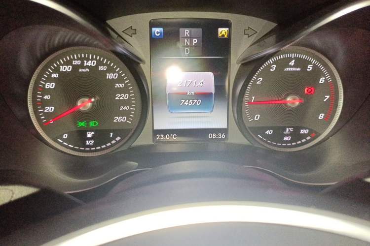 Used Mercedes-Benz C-Class 2017 Restyled C 180 L Fashion Edition Sport Version Odometer Close Up