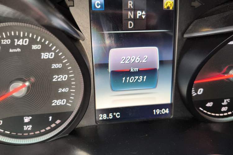 Used Mercedes-Benz C-Class 2017 Facelift C 200 L Sport Edition Odometer Close Up