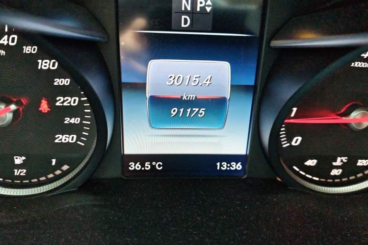 Used Mercedes-Benz C-Class 2017 C 200 L Sport Edition Odometer Close Up