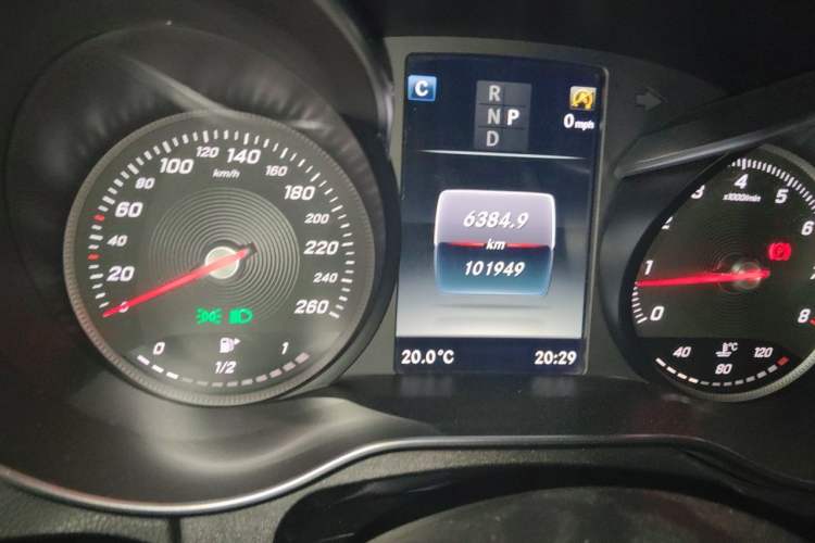 Used Mercedes-Benz C-Class 2017 Facelift C 200 L Sport Edition Odometer Close Up