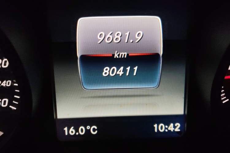 Used Mercedes-Benz C-Class 2017 C 200 L Sport Edition Odometer Close Up