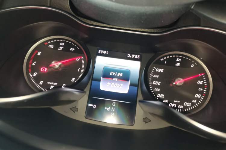 Used Mercedes-Benz C-Class 2017 C 180 L Sport Edition Odometer Close Up