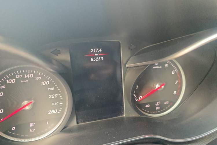 Used Mercedes-Benz C-Class 2017 Facelift C 200 L Sport Edition Odometer Close Up