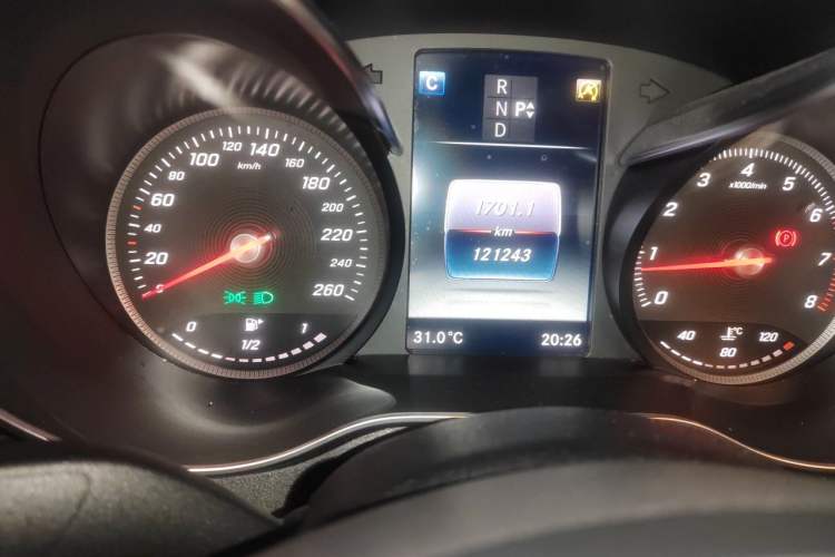 Used Mercedes-Benz C-Class 2017 C 200 L Sport Edition Odometer Close Up