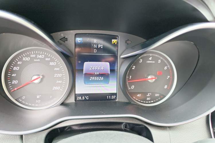 Used Mercedes-Benz C-Class 2017 C 180 L Sport Edition Odometer Close Up