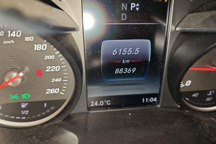 Used Mercedes-Benz C-Class 2017 Facelift C 200 Station Wagon Odometer Close Up