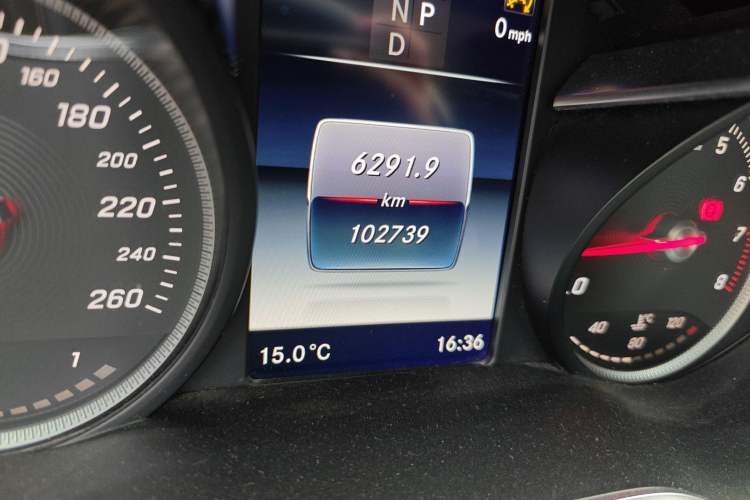 Used Mercedes-Benz C-Class 2017 Facelift C 200 L Sport Edition Odometer Close Up