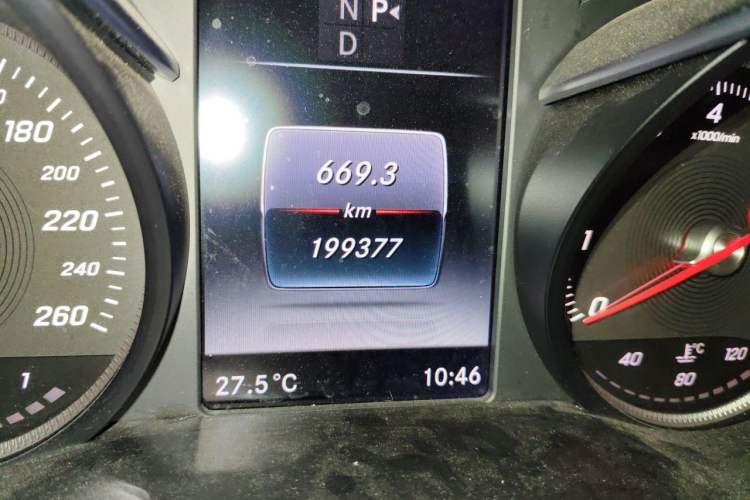 Used Mercedes-Benz C-Class 2017 Facelift C 200 L 4MATIC Odometer Close Up