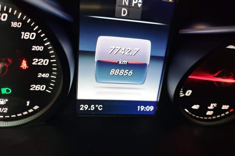 Used Mercedes-Benz C-Class 2017 C 200 L Sport Edition Odometer Close Up